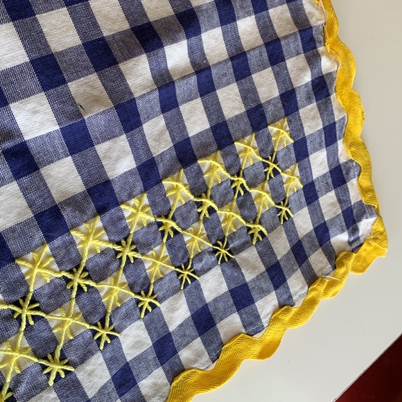 Set of two blue and white checked retro placemats with yellow hand embroidery - Picture 6 of 6